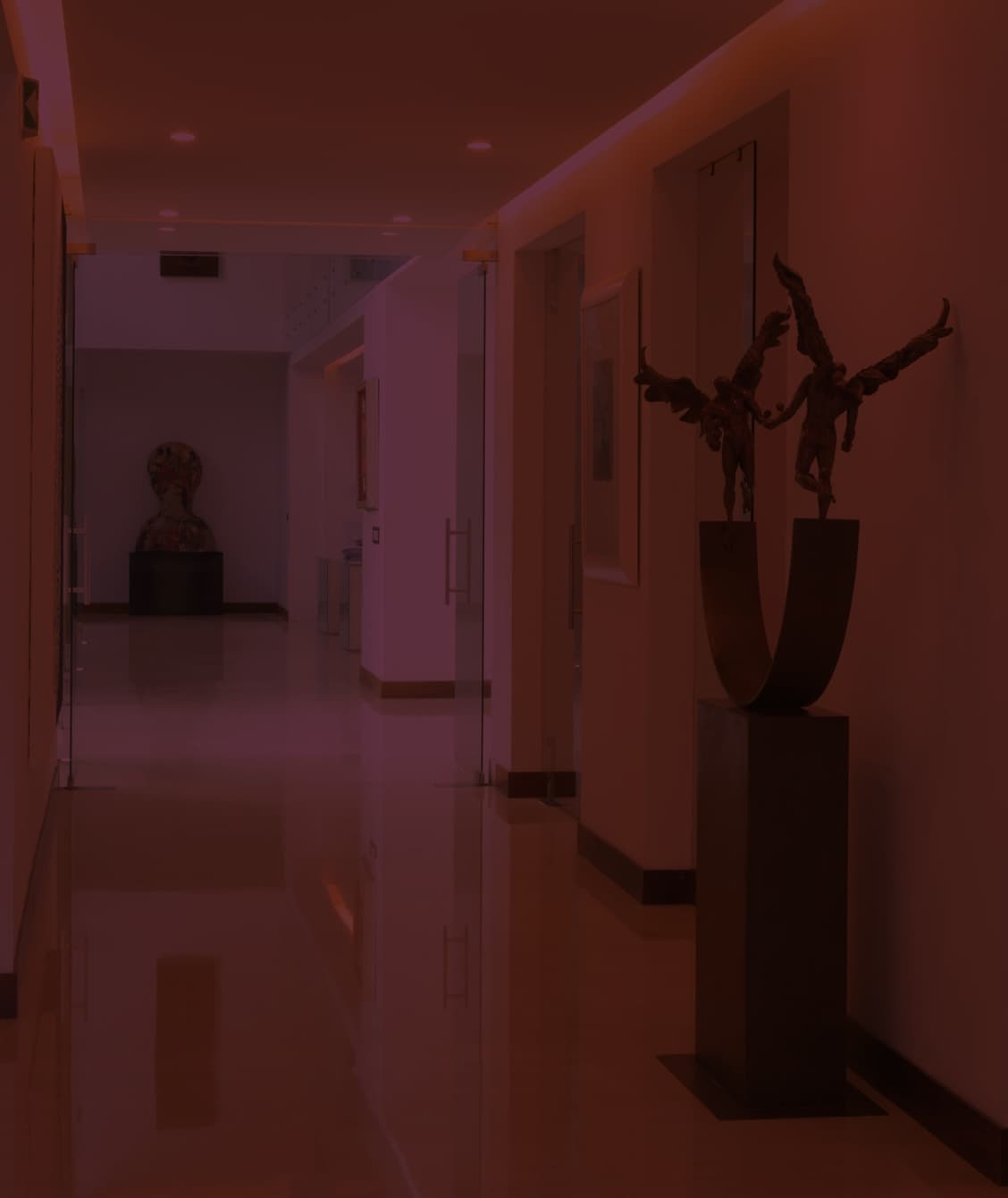 Interior de oficinas modernas de Notaría 69 en Guadalajara - Instalaciones profesionales